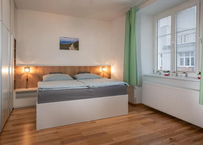 Lm - Moderny A Velky 90m2 - V Centre Mesta Apartman Lipótszentmiklós